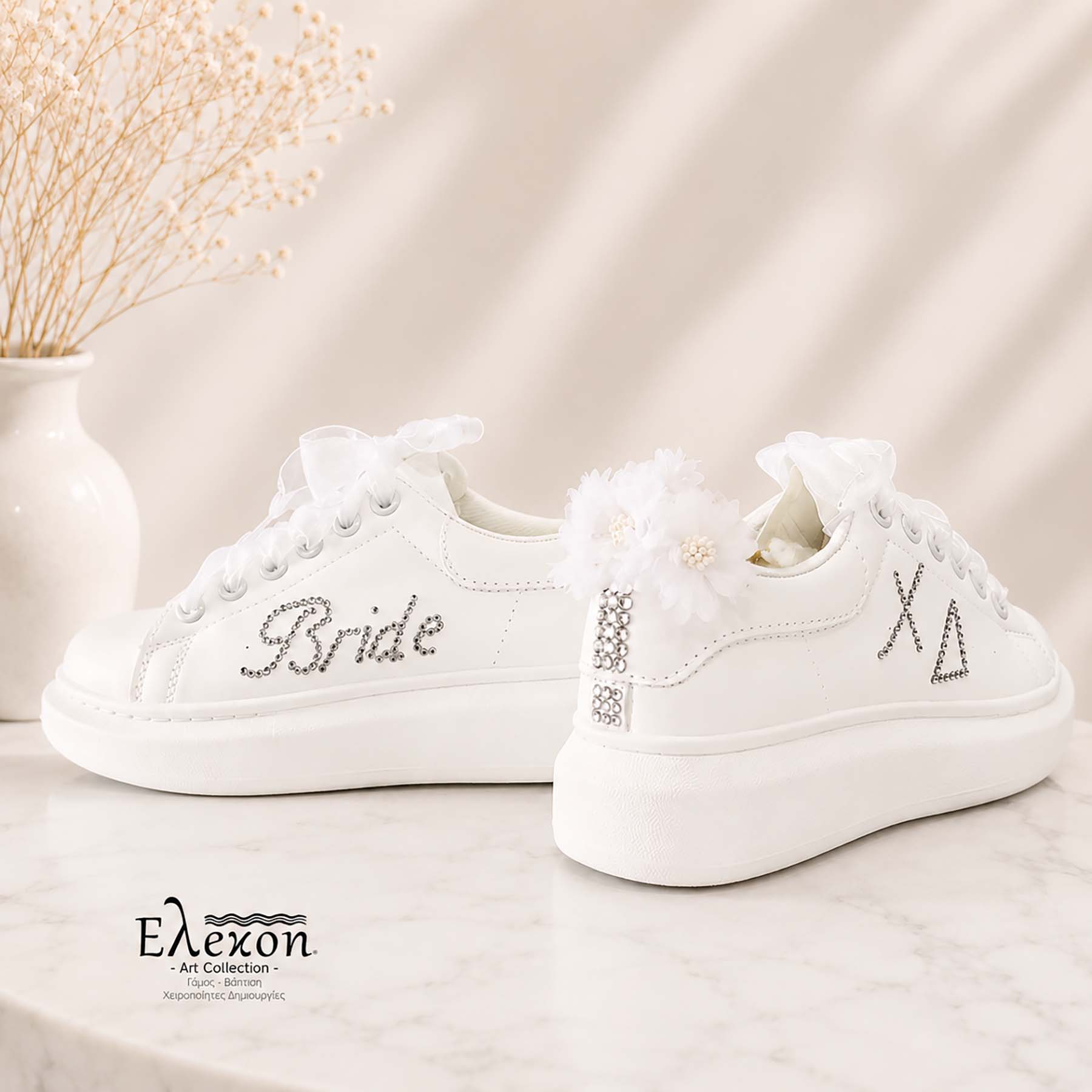 Νυφικά Sneakers με Στρας, Λουλούδια και Οργάντζα Κορδόνια – Λευκά