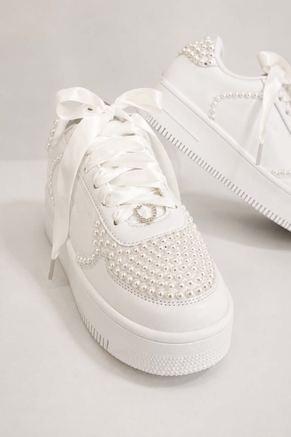 Λευκά Νυφικά Sneakers Champion με Πέρλες & Στρας – Elegant Bridal Touch - Image 2