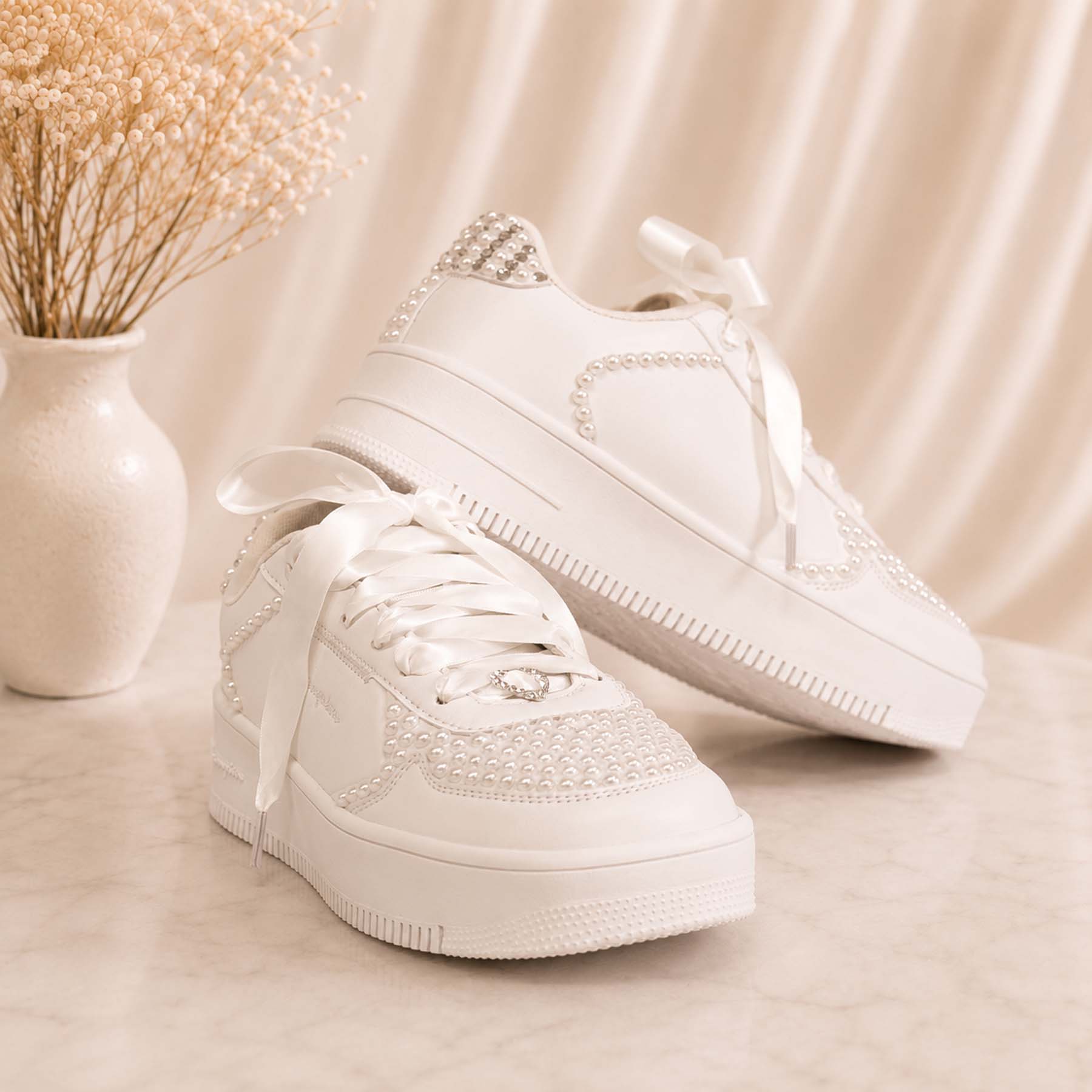 Λευκά Νυφικά Sneakers Champion με Πέρλες & Στρας – Elegant Bridal Touch